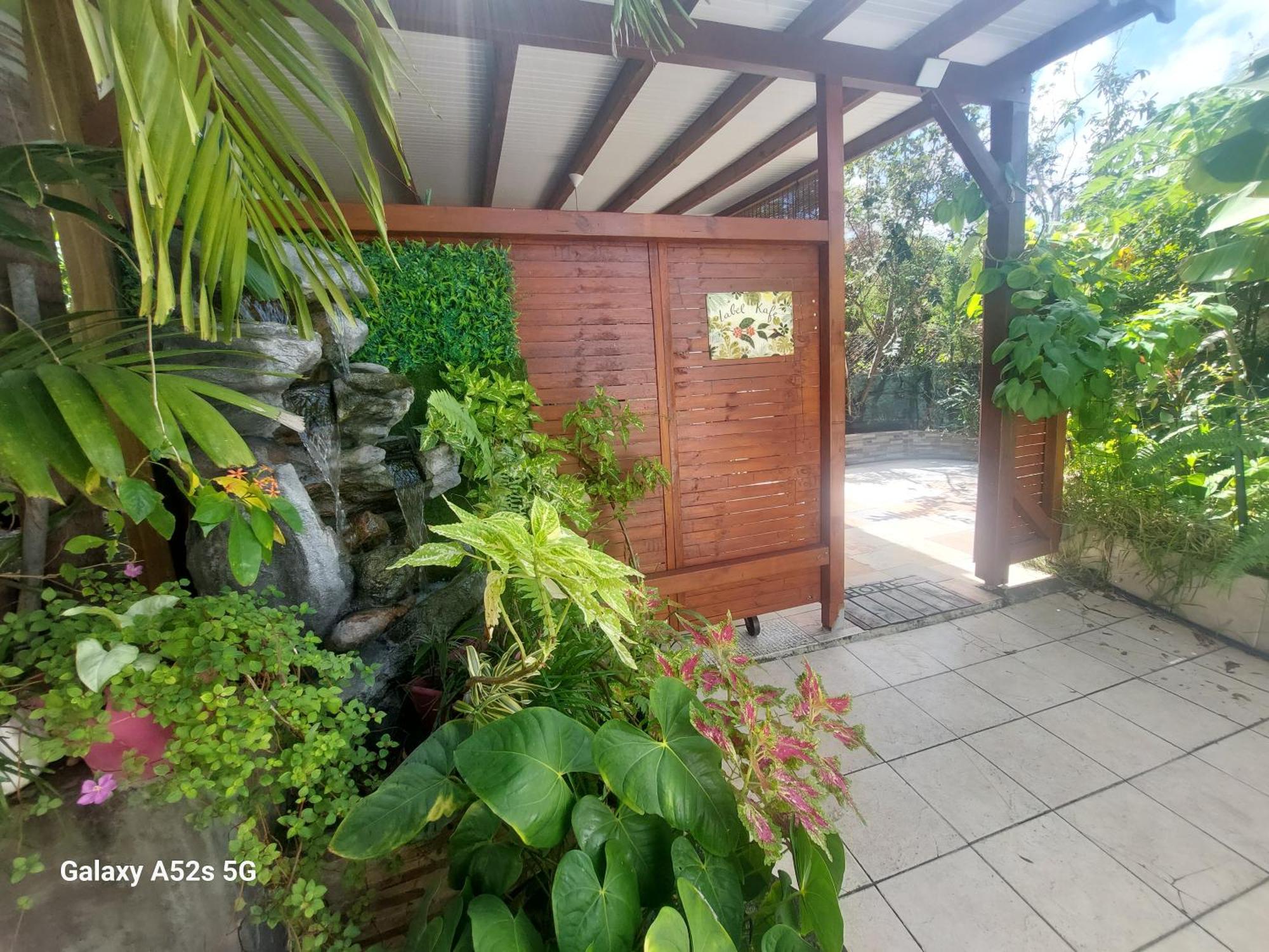Apartamento Label kafé Bouillante Exterior foto