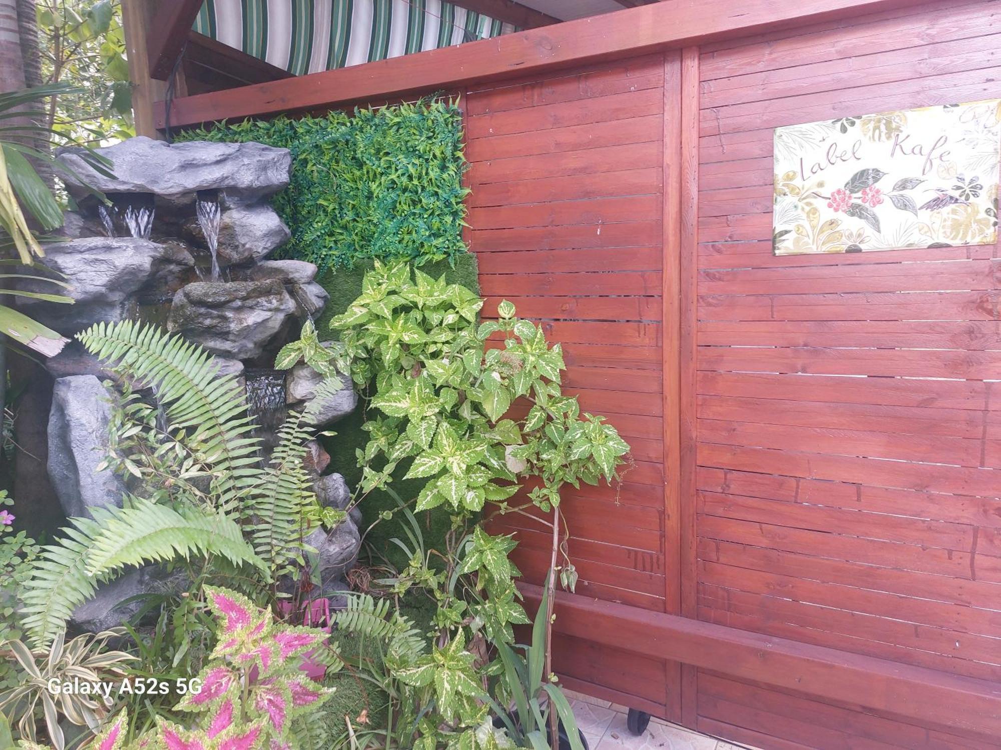 Apartamento Label kafé Bouillante Exterior foto